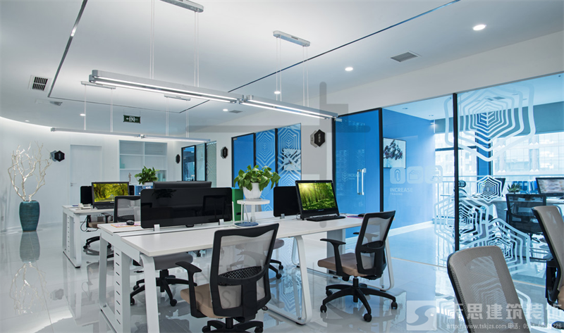 <a href=http://m.jstongyue.com/ target=_blank class=infotextkey>合肥辦公室裝修</a>中如何將室內(nèi)綠化巧妙的用到裝修中